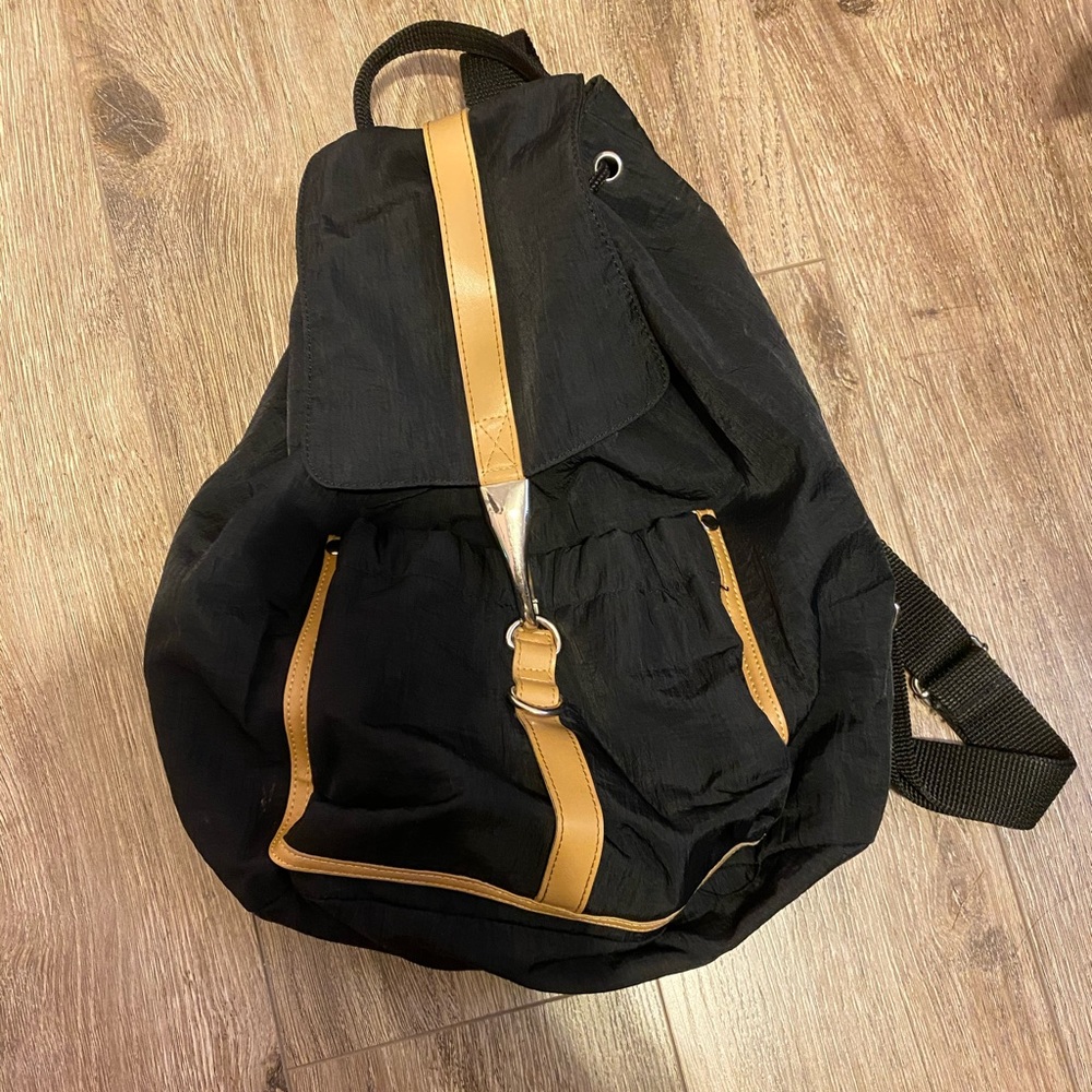 Backpack - Picture 2 of 5